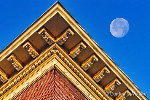 Moon Over Hotel Rideau_DSCF03574.jpg - Photographed at Smiths Falls, Ontario, Canada.